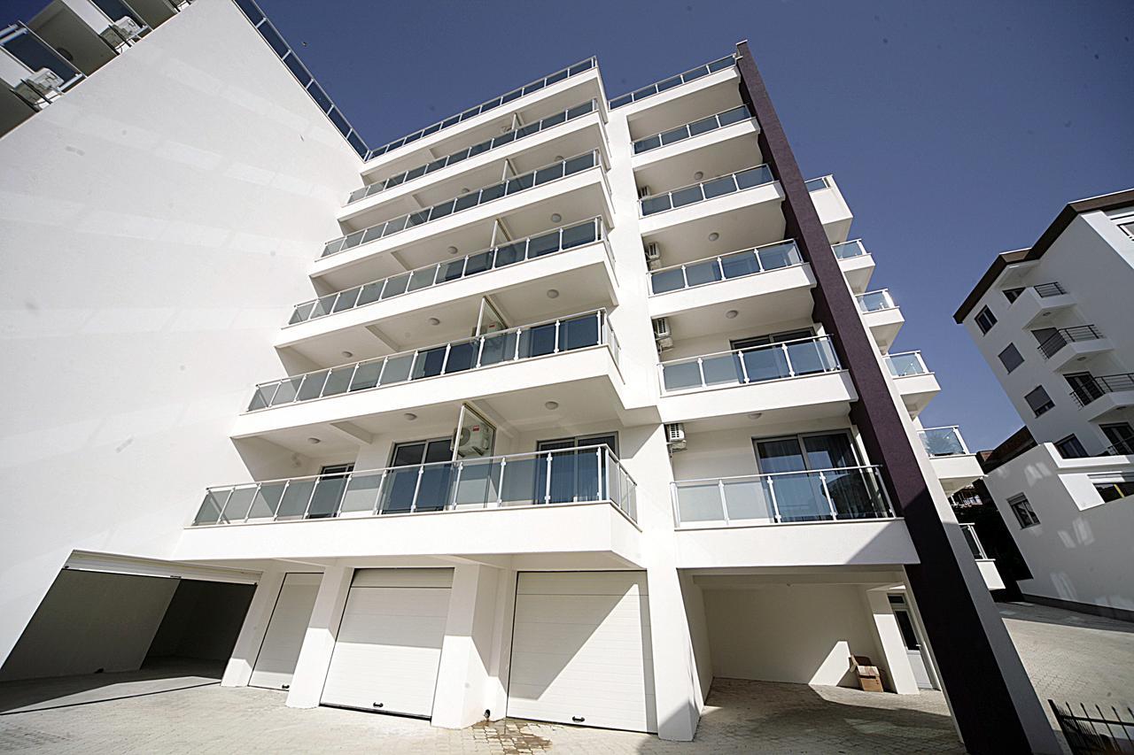 Sea Star Apartment Dobra Voda Exterior foto