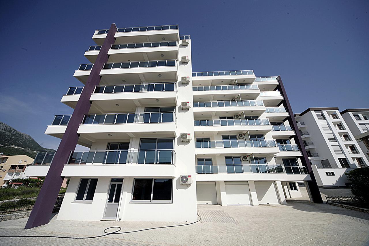 Sea Star Apartment Dobra Voda Exterior foto