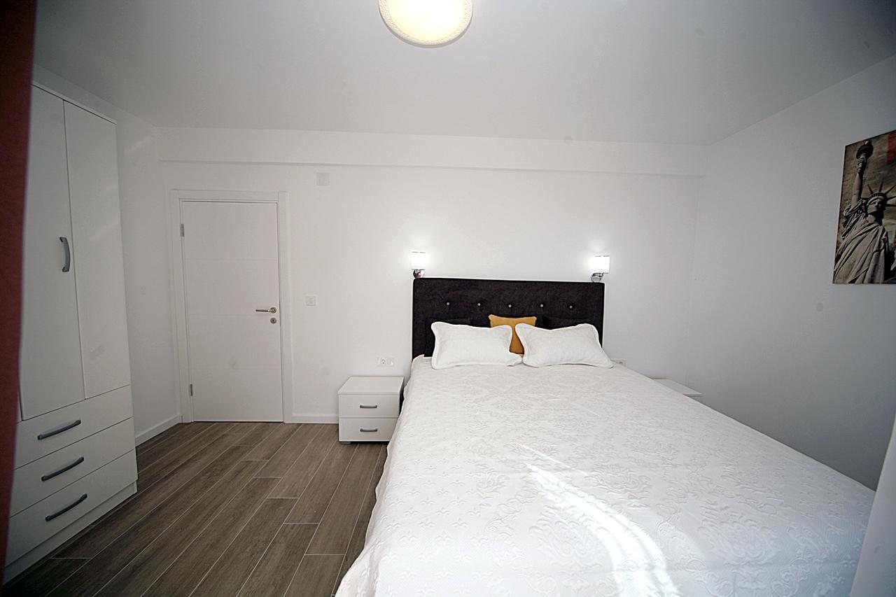 Sea Star Apartment Dobra Voda Exterior foto